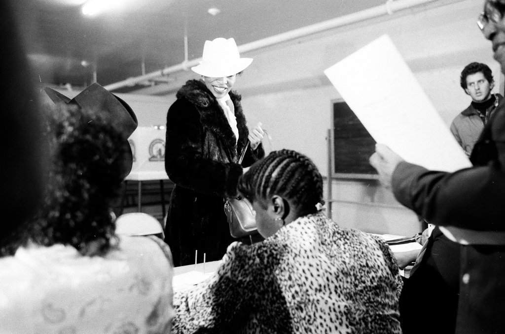 Dorothy Tillman votes in 3rd ward - Chicago Sun-Times