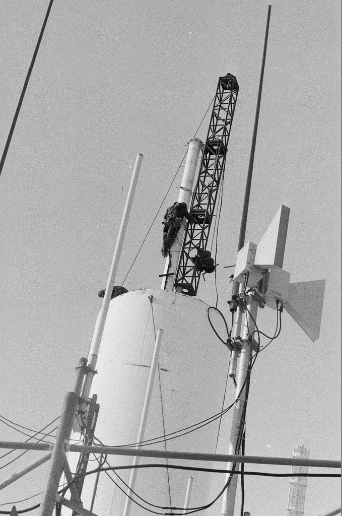 Dismantling Sear Tower antenna - Chicago Sun-Times