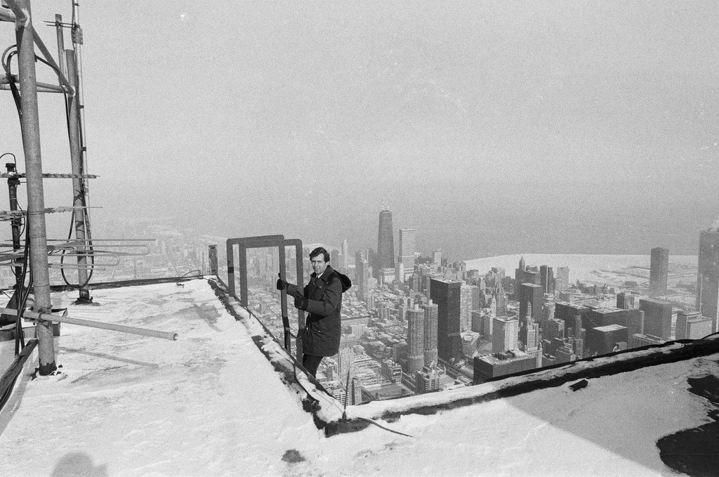 Dismantling Sear Tower antenna - Chicago Sun-Times