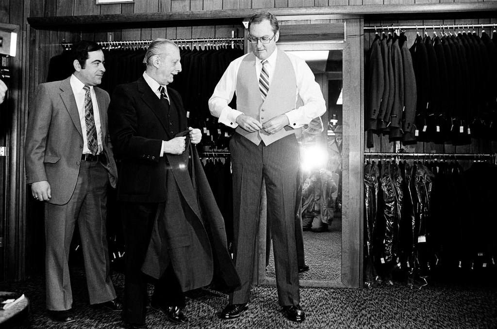 Thompson gets suit for Presidential inauguration - Chicago Sun-Times