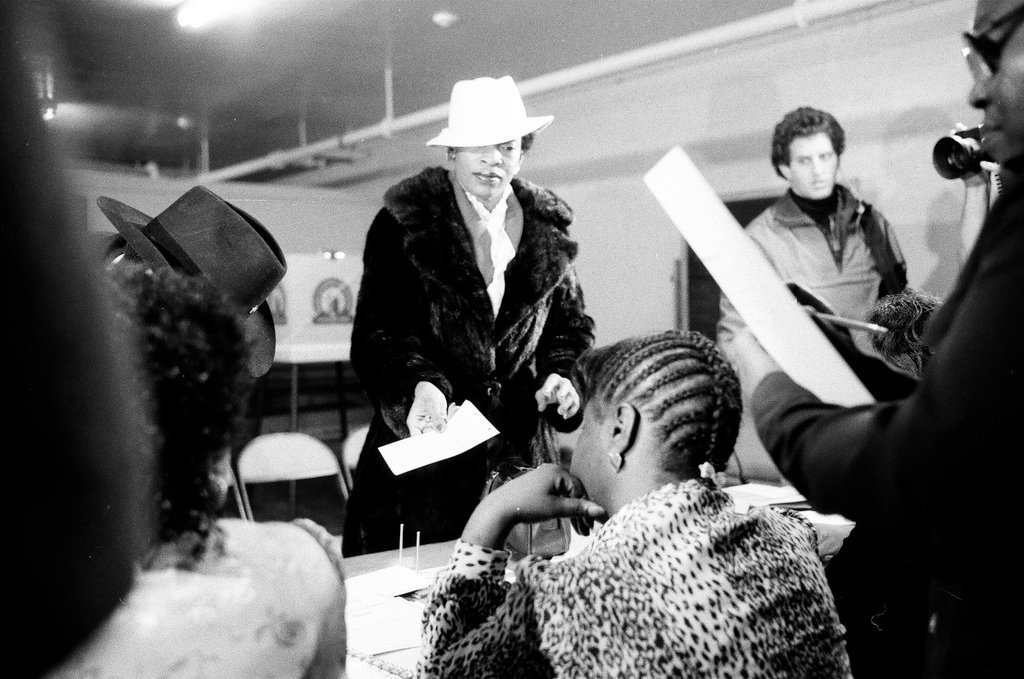 Dorothy Tillman votes in 3rd ward - Chicago Sun-Times