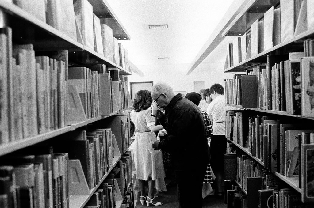 Mayor Byrne dedicates Beverly Library - Chicago Sun-Times