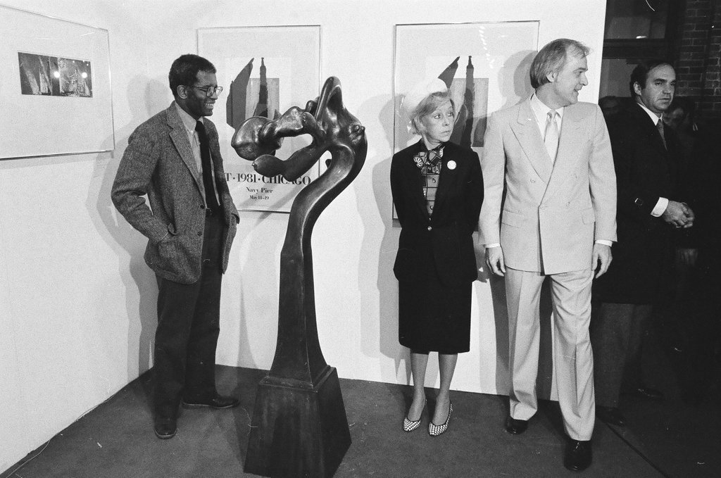 Mayor Byrne opens art exhibit - Chicago Sun-Times
