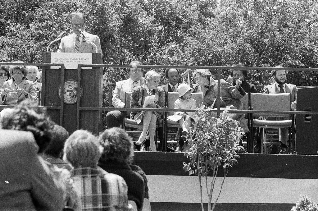 Mayor Byrne dedicates Beverly Library - Chicago Sun-Times