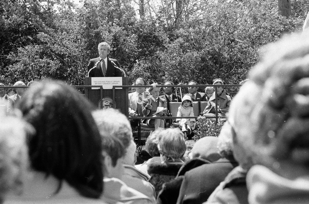Mayor Byrne dedicates Beverly Library - Chicago Sun-Times