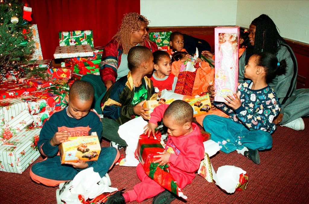Christmas toy giveaway in Englewood - Chicago Sun-Times