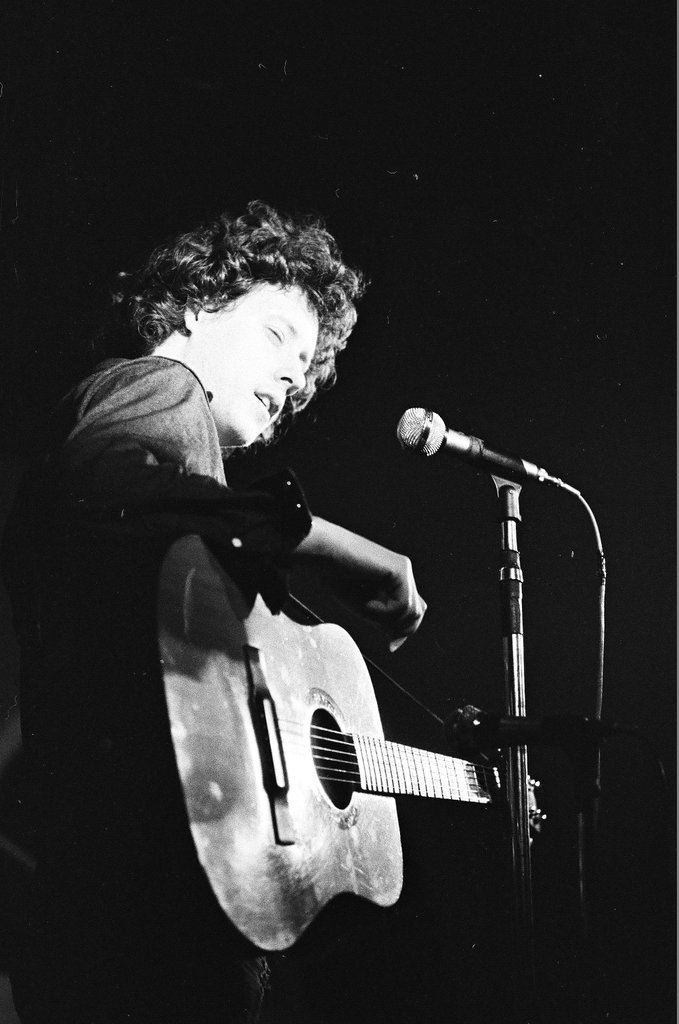Arlo Guthrie and Pat and Victoria Garvey perform at Quiet Knight - Fred Stein for Chicago Daily News