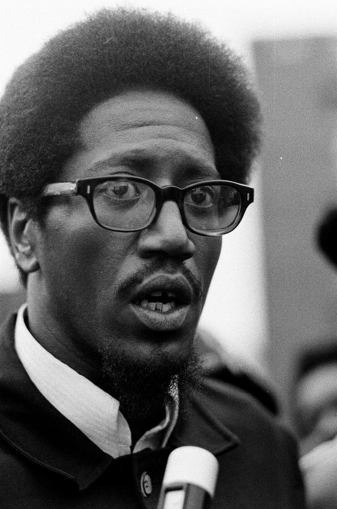 Crowd protests shooting of Michael and John Soto by police officers - Larry Graff for Chicago Sun-Times