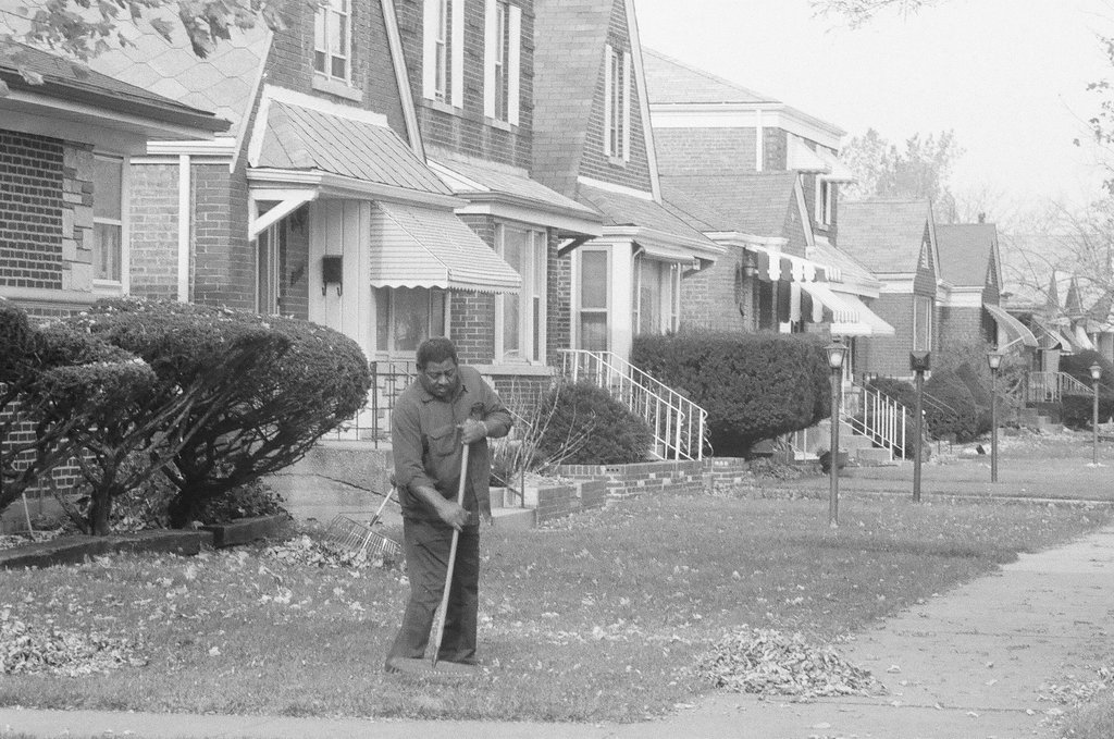 Chatham residents rake yards - Chicago Sun-Times