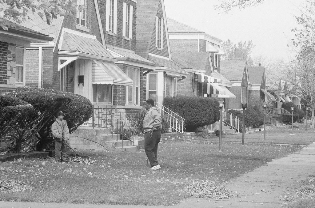 Chatham residents rake yards - Chicago Sun-Times