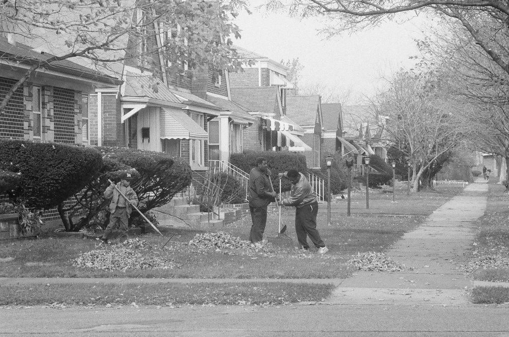 Chatham residents rake yards - Chicago Sun-Times