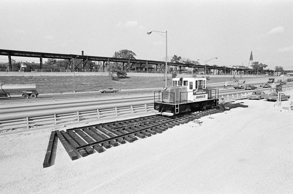 New commuter train track is laid at 59th Street - Chicago Sun-Times