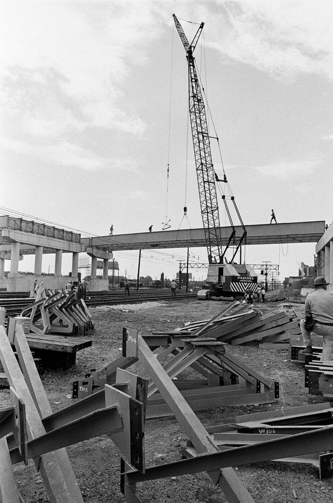 Construction of railroad tracks over Stevenson - Chicago Sun-Times