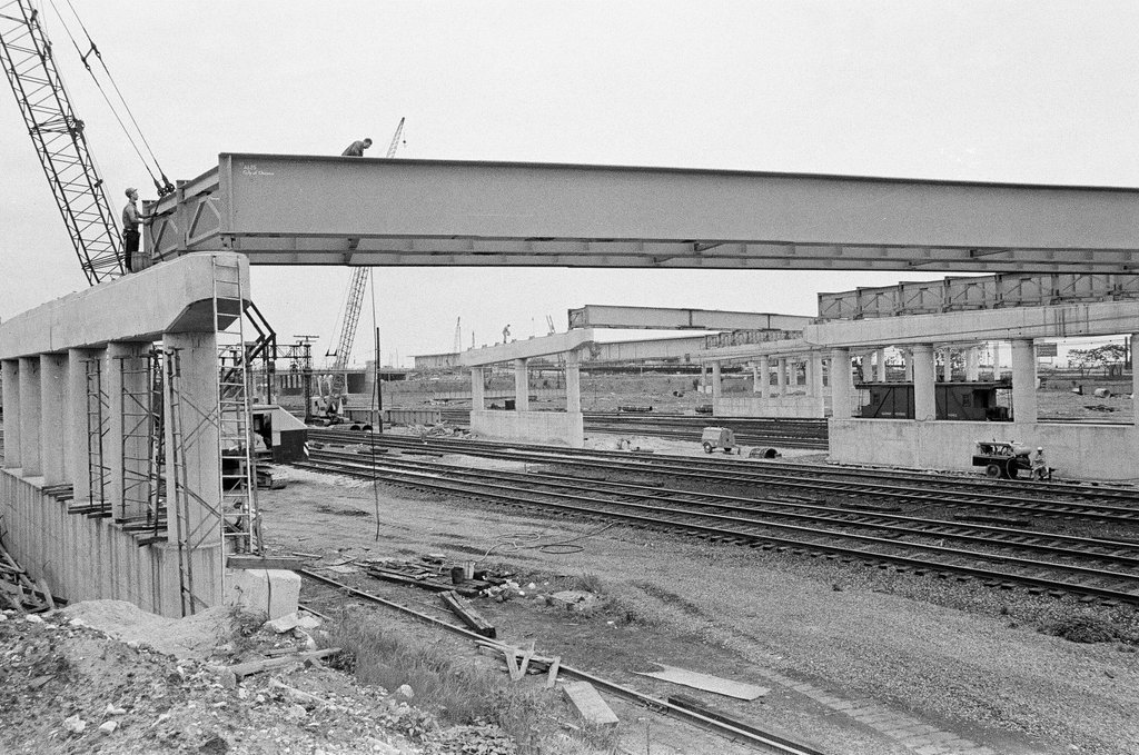 Construction of railroad tracks over Stevenson - Chicago Sun-Times