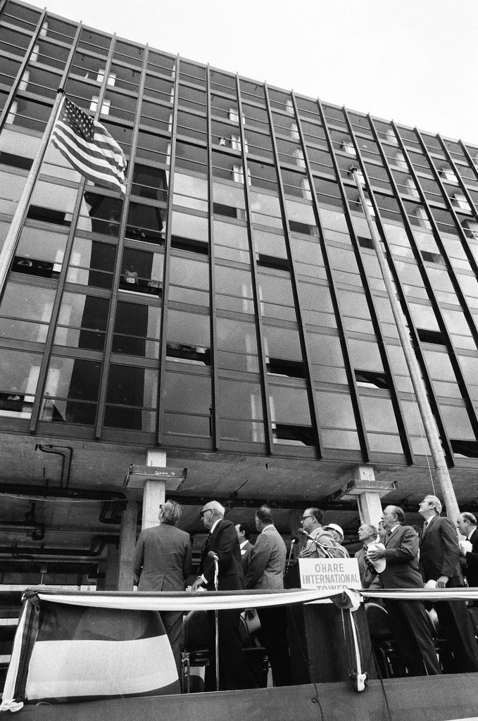 O'Hare hotel topping out ceremony - Chicago Sun-Times