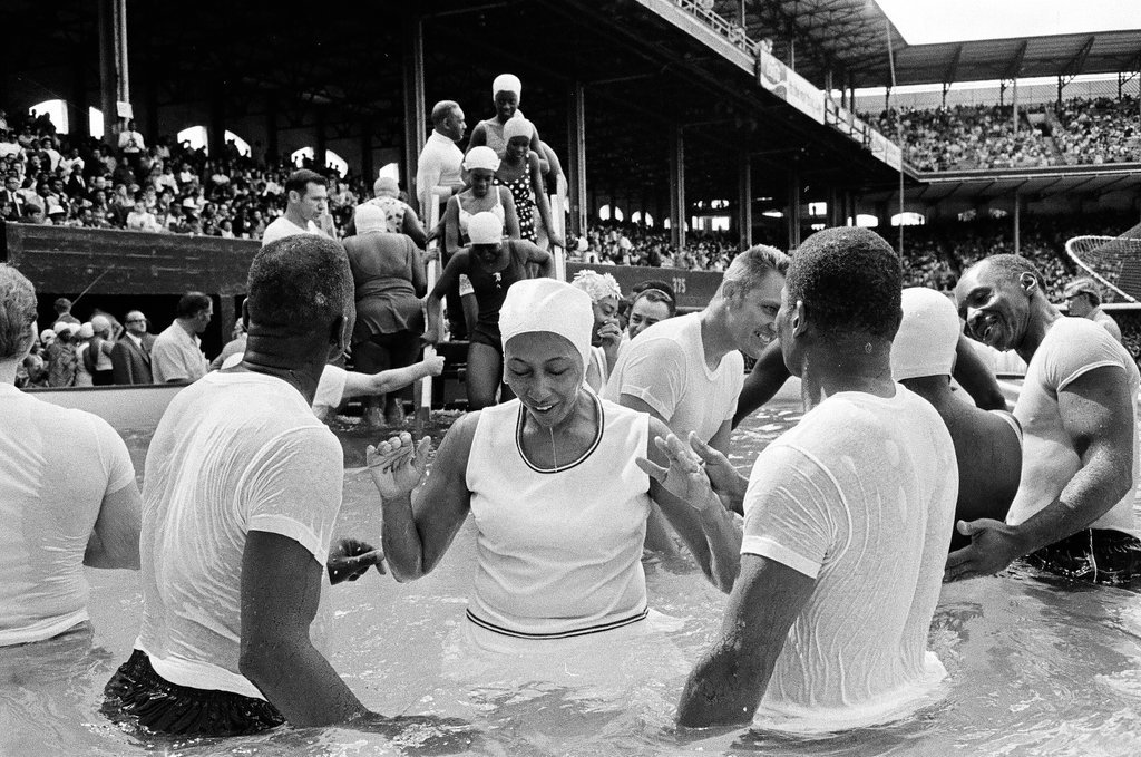 Jehovah's Witness baptism at Comiskey - Chicago Sun-Times