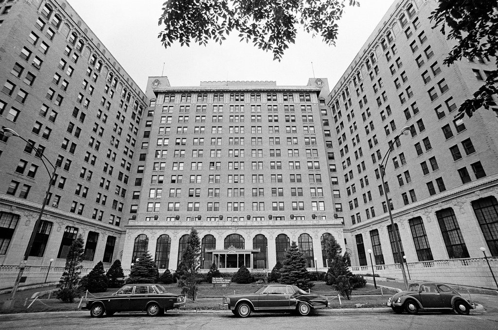 Shoreland Hotel - Chicago Sun-Times