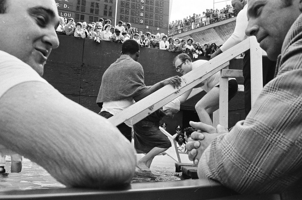 Jehovah's Witness baptism at Comiskey - Chicago Sun-Times