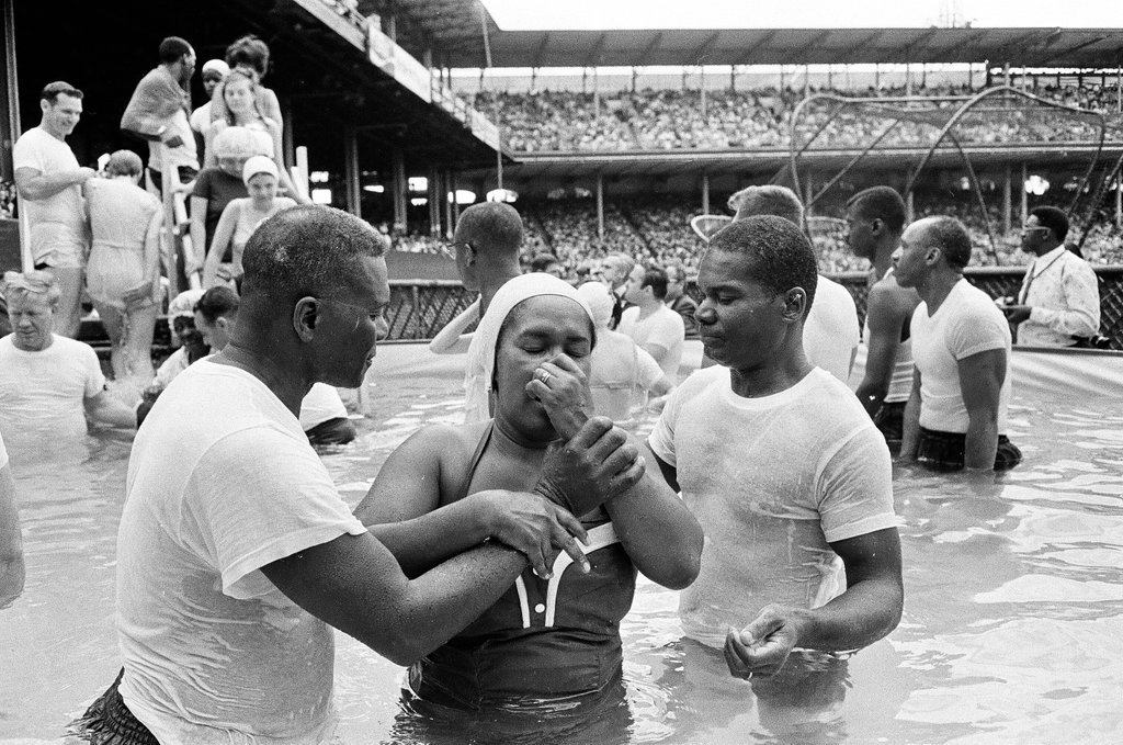 Jehovah's Witness baptism at Comiskey - Chicago Sun-Times