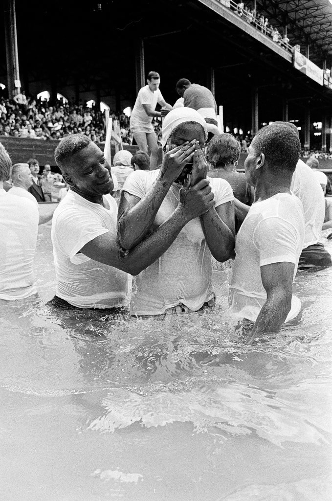 Jehovah's Witness baptism at Comiskey - Chicago Sun-Times