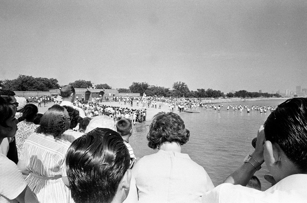 Jehovah's Witnesses baptized in Lake - Chicago Sun-Times