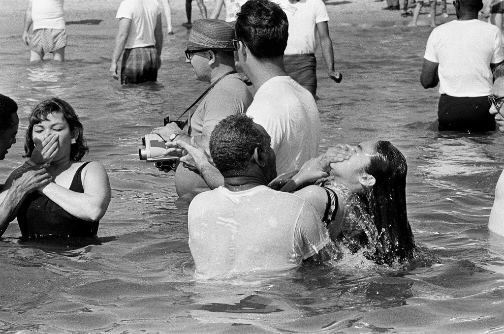 Jehovah's Witnesses baptized in Lake - Chicago Sun-Times
