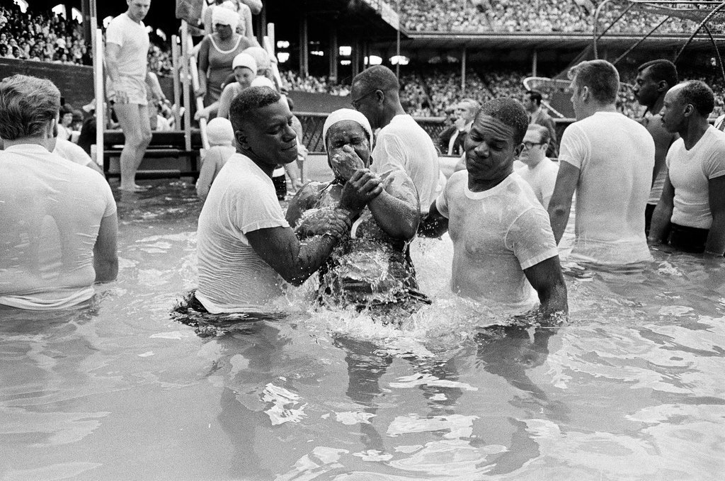 Jehovah's Witness baptism at Comiskey - Chicago Sun-Times