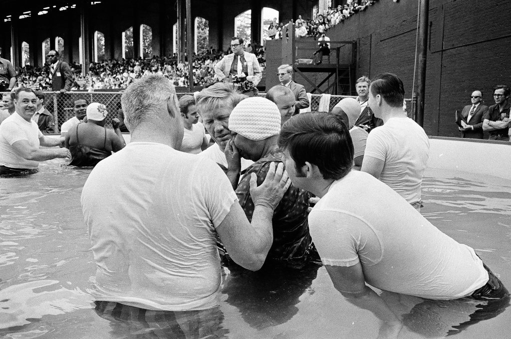 Jehovah's Witness baptism at Comiskey - Chicago Sun-Times