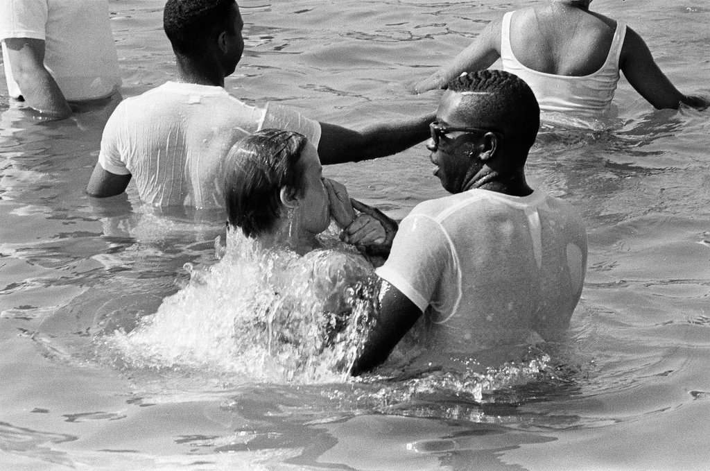 Jehovah's Witnesses baptized in Lake - Chicago Sun-Times