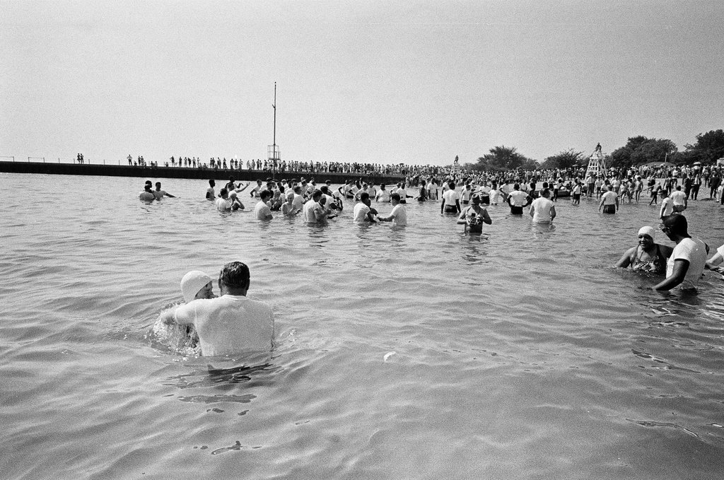 Jehovah's Witnesses baptized in Lake - Chicago Sun-Times