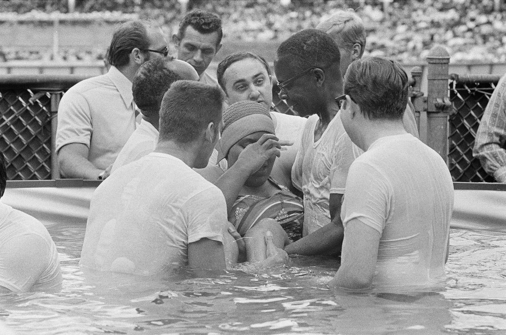 Jehovah's Witness baptism at Comiskey - Chicago Sun-Times