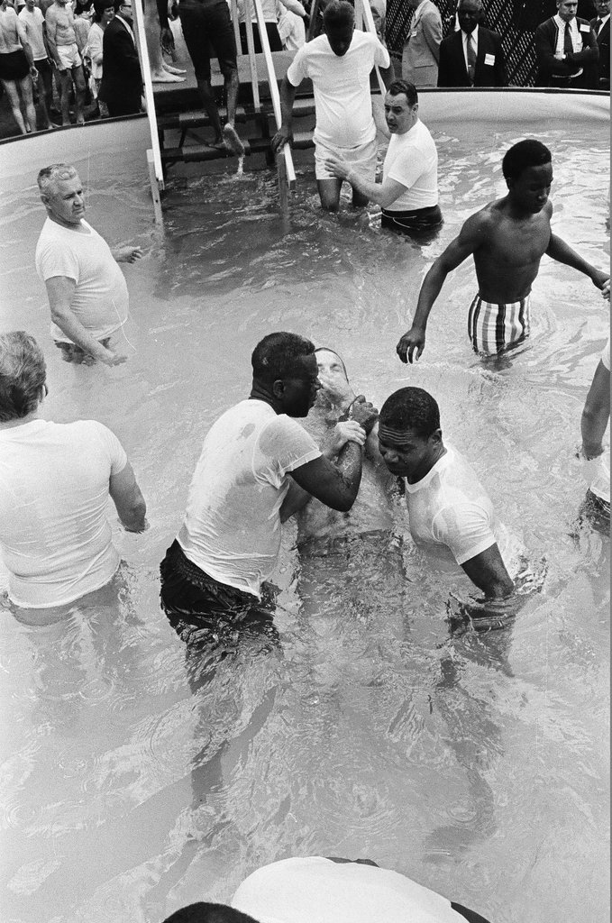 Jehovah's Witness baptism at Comiskey - Chicago Sun-Times