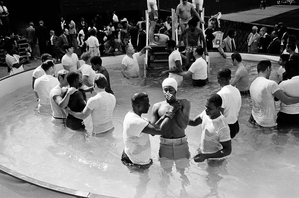 Jehovah's Witness baptism at Comiskey - Chicago Sun-Times