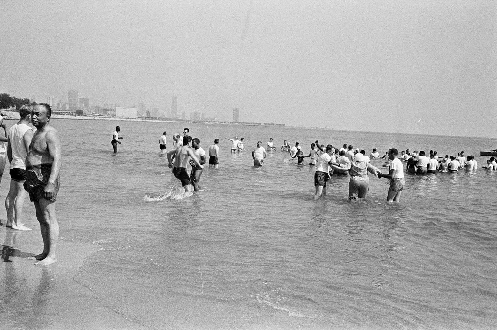 Jehovah's Witnesses baptized in Lake - Chicago Sun-Times