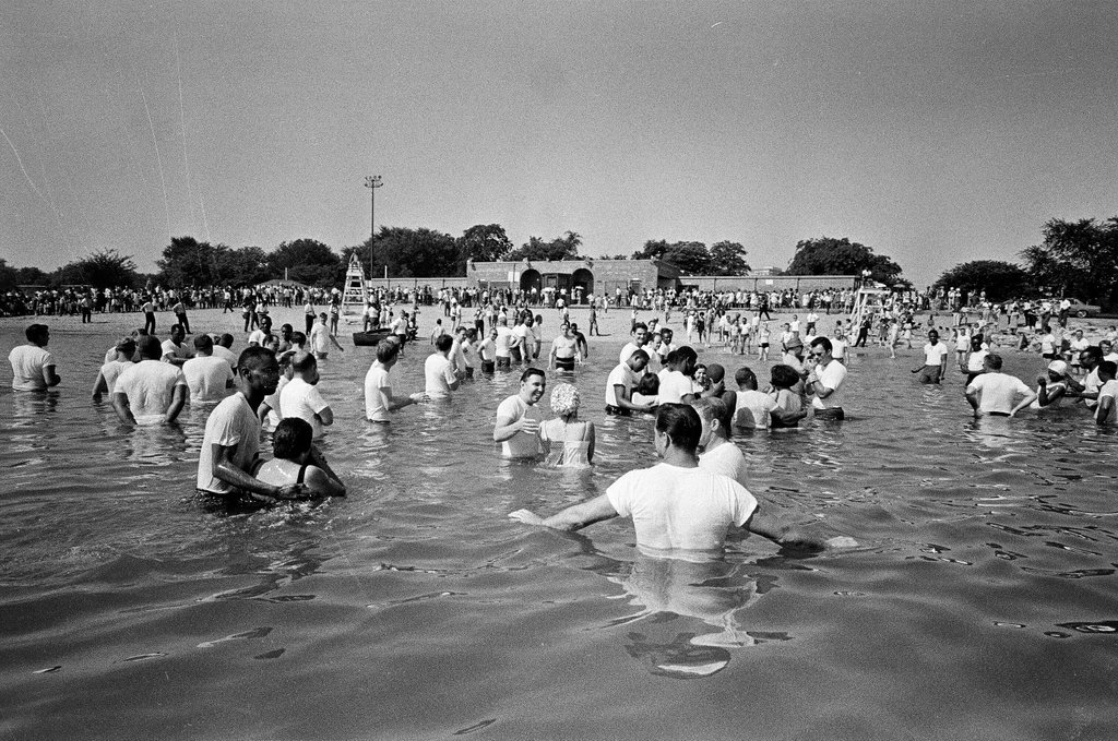 Jehovah's Witnesses baptized in Lake - Chicago Sun-Times