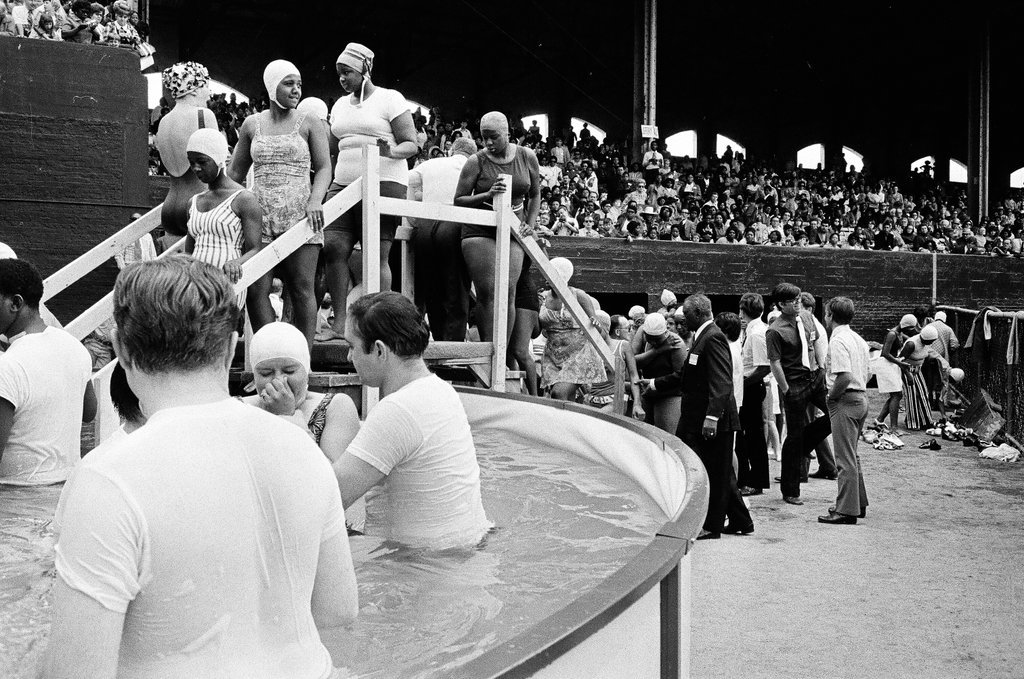 Jehovah's Witness baptism at Comiskey - Chicago Sun-Times