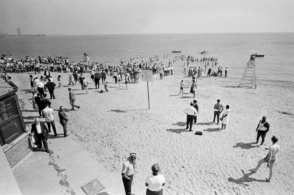 Jehovah's Witnesses baptized in Lake - Chicago Sun-Times