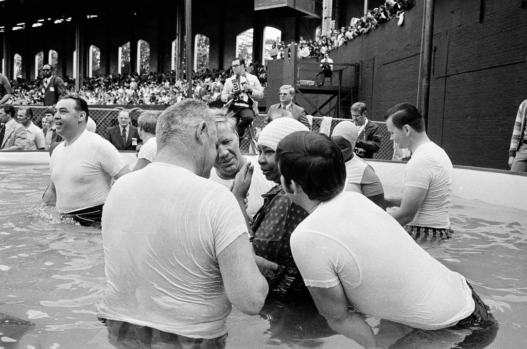 Jehovah's Witness baptism at Comiskey - Chicago Sun-Times
