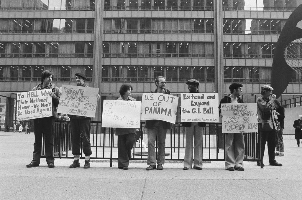 Vietnam veterans protest - Chicago Sun-Times