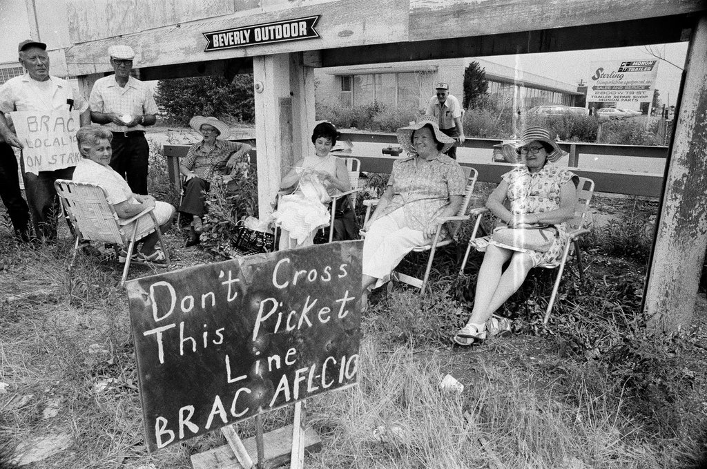 Railway workers strike - Chicago Sun-Times