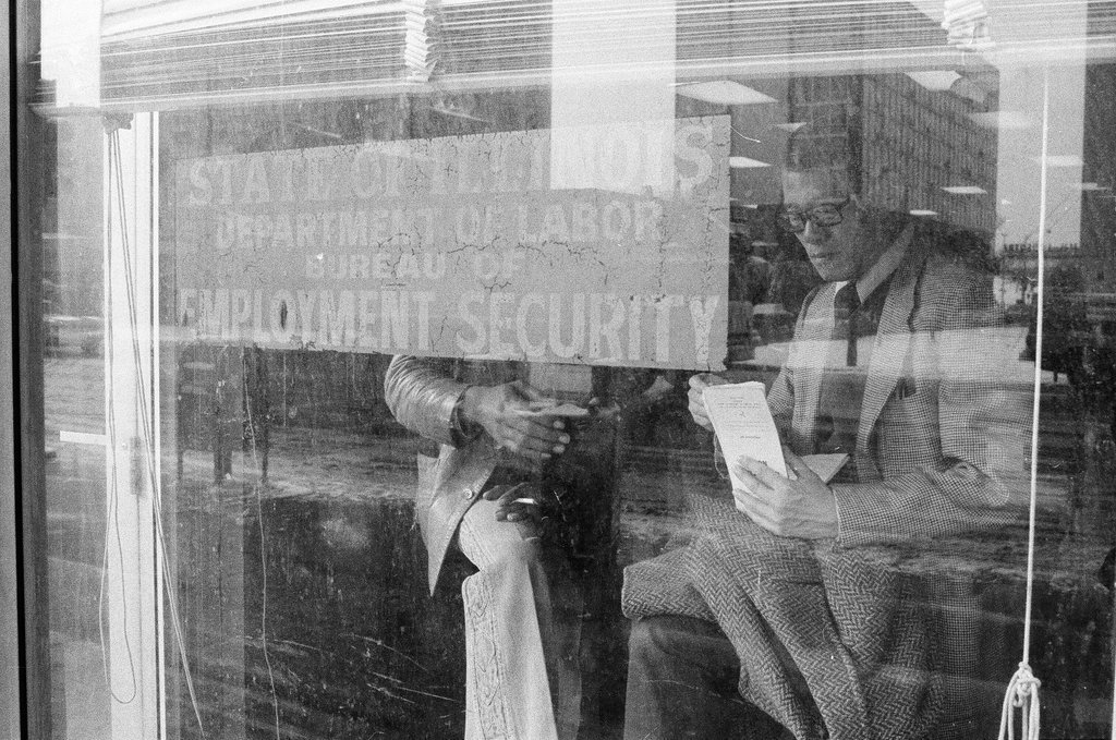Lines at unemployment office - Chicago Sun-Times