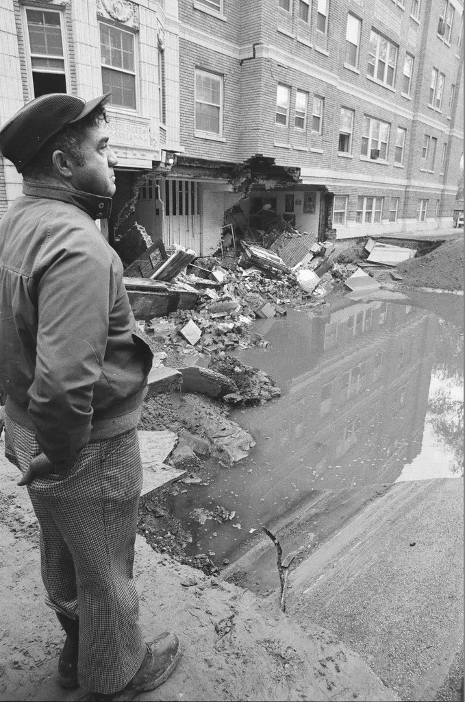 Broken water main at 69th and South Shore - Chicago Sun-Times