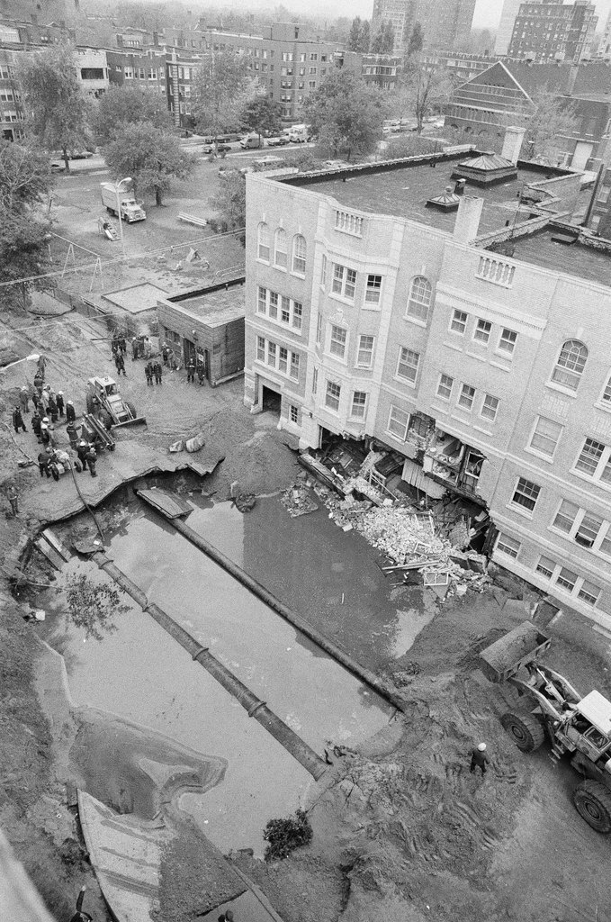 Broken water main at 69th and South Shore - Chicago Sun-Times