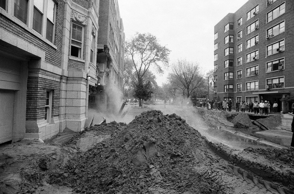 Broken water main at 69th and South Shore - Chicago Sun-Times