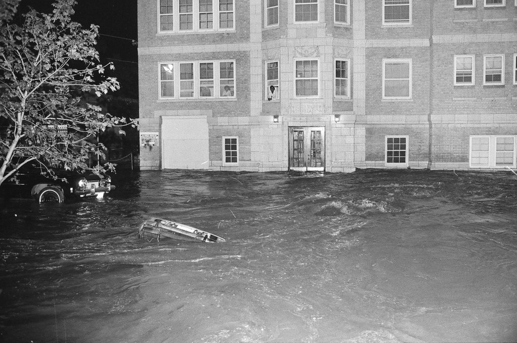 Broken water main at 69th and South Shore - Chicago Sun-Times
