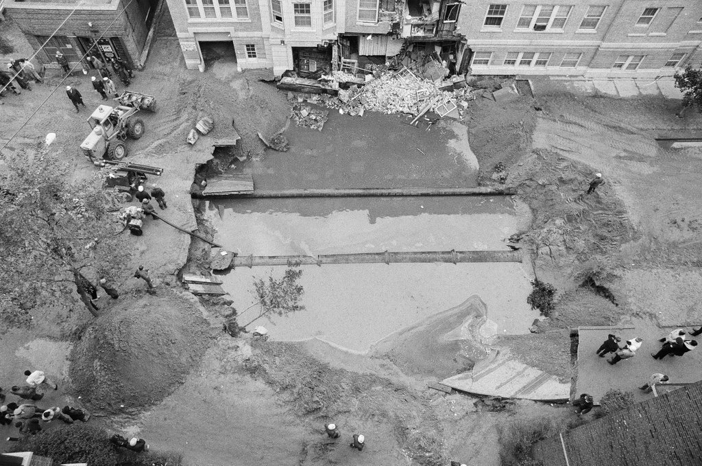 Broken water main at 69th and South Shore - Chicago Sun-Times