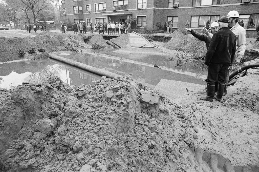 Broken water main at 69th and South Shore - Chicago Sun-Times