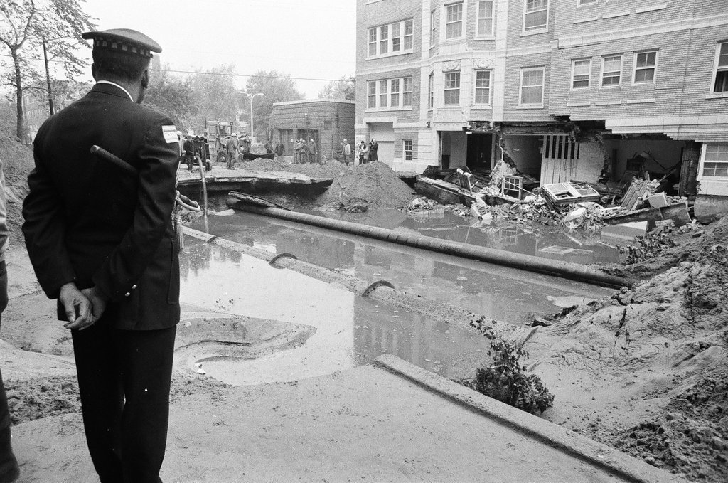 Broken water main at 69th and South Shore - Chicago Sun-Times