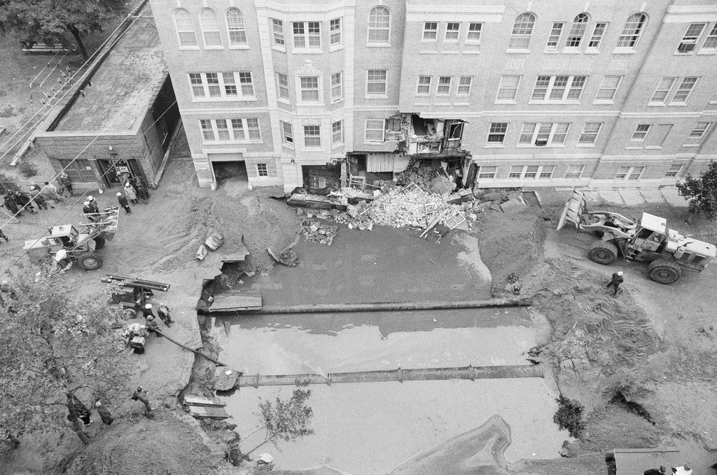 Broken water main at 69th and South Shore - Chicago Sun-Times