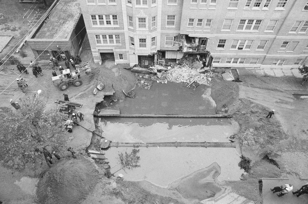 Broken water main at 69th and South Shore - Chicago Sun-Times